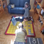 Wir legen Zahlen auf der Hundertertafel